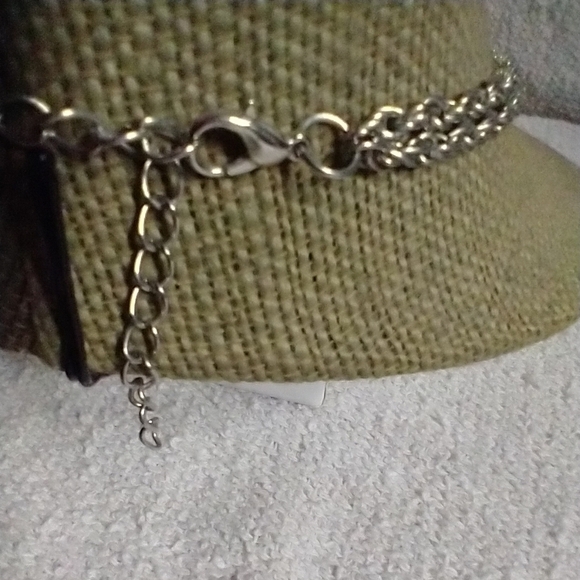 Silvertone dark crystals circle ⭕ chain necklace - Picture 2 of 6